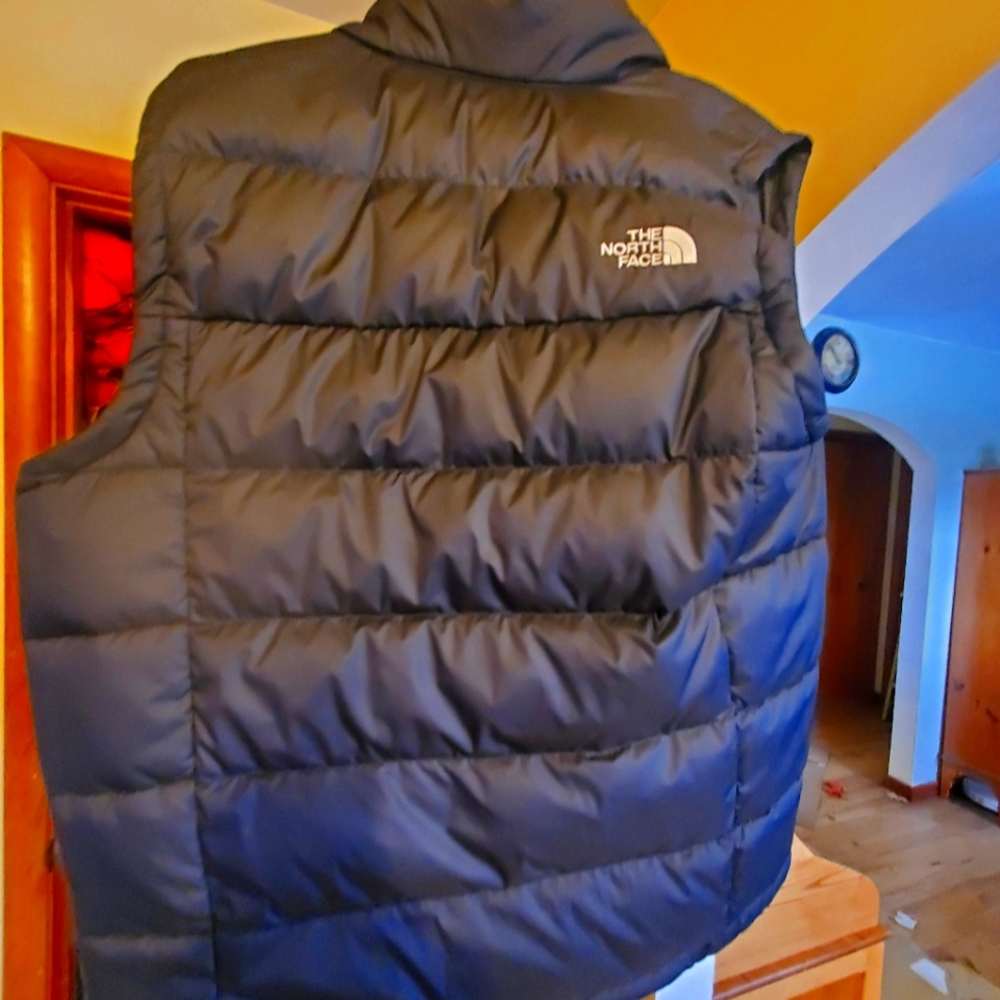 Mens M Northface puffer vest